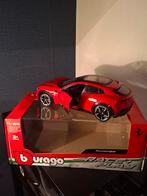 Mooie ferrari purosangue 1/24 van Burago, Hobby en Vrije tijd, Modelbouw | Radiografisch | Auto's, Ophalen, Zo goed als nieuw