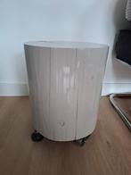 Boomstam tafeltje op wieltjes - beige, Huis en Inrichting, Tafels | Bijzettafels, Ophalen, Zo goed als nieuw