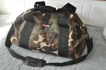 Weekendtas Camouflage beschikbaar voor biedingen