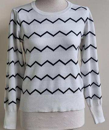 Witte trui met zwart patroon mt. S beschikbaar voor biedingen