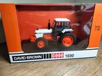Te koop UH David Brown 1690 4-WD., Hobby en Vrije tijd, Modelauto's | 1:32, Ophalen of Verzenden, Nieuw, Tractor of Landbouw, Universal Hobbies