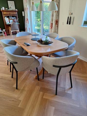 Massief eiken eettafel (uittrekbaar) beschikbaar voor biedingen