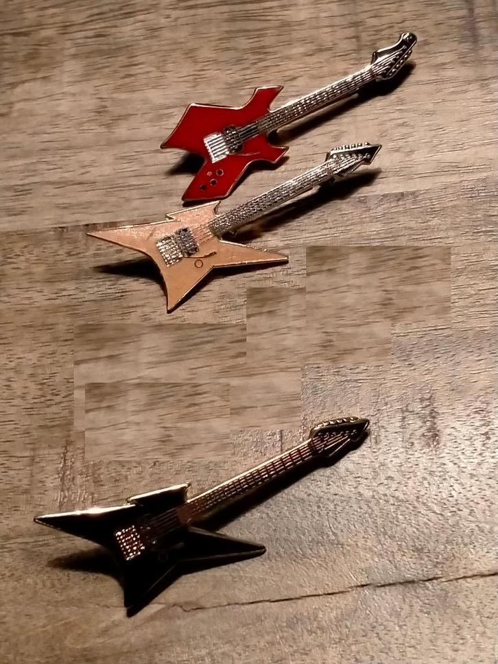 Gitaar rock pop logo speldjes speld vintage heavy metal, Verzamelen, Speldjes, Pins en Buttons, Zo goed als nieuw, Ophalen of Verzenden