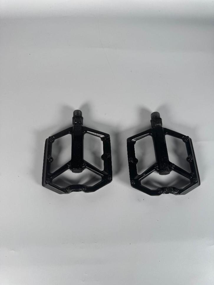 Black Platform Bike Pedals – Pair, Fietsen en Brommers, Fietsaccessoires | Fietskleding, Nieuw, Onderkleding, Overige maten, Verzenden