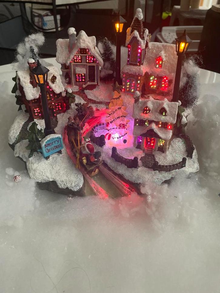 Kerst huisje met led verschilde kleuren, Diversen, Kerst, Ophalen