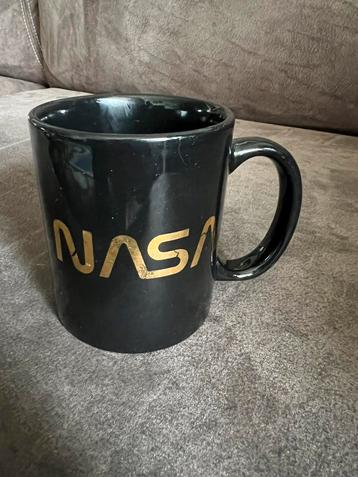 Vintage Keramieke Zwart met goud Koffiemok Ruimtevaart NASA beschikbaar voor biedingen