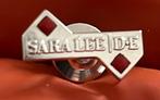 Sara Lee /DE pin button (vintage), Verzamelen, Speldjes, Pins en Buttons, Ophalen of Verzenden, Speldje of Pin, Overige onderwerpen