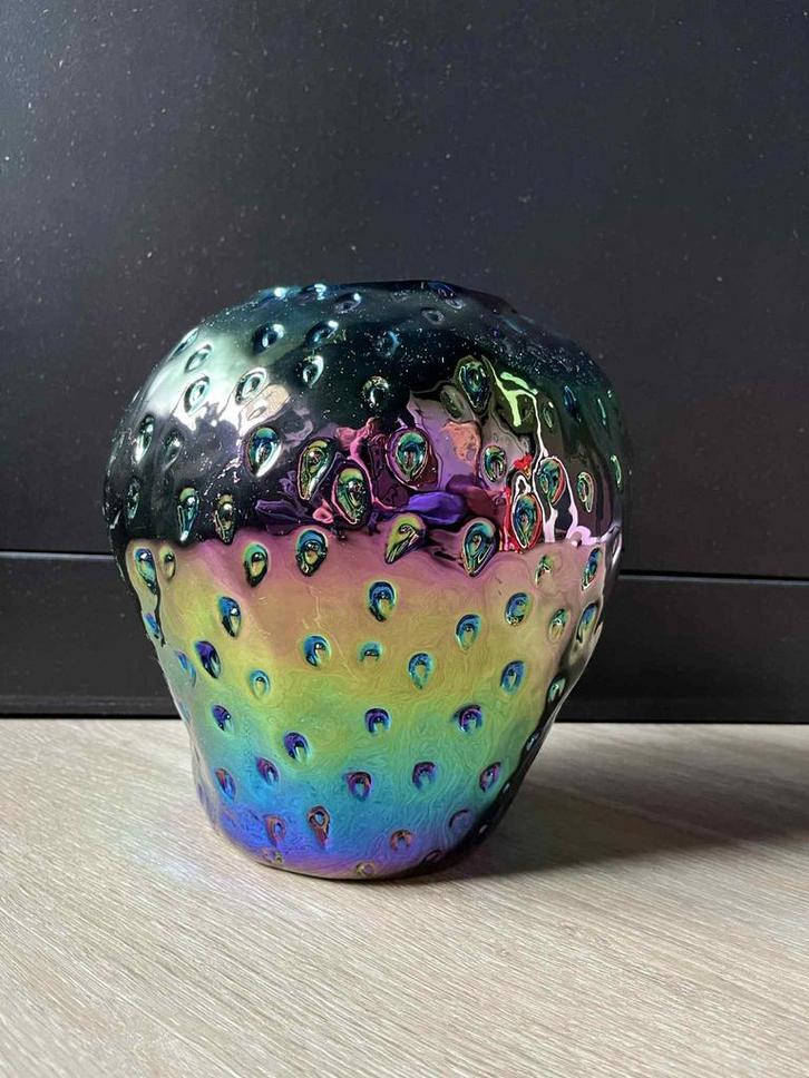 Regenboog Aardbei Vaas - Uniek Design!, Huis en Inrichting, Woonaccessoires | Vazen, Zo goed als nieuw, Overige kleuren, Minder dan 50 cm