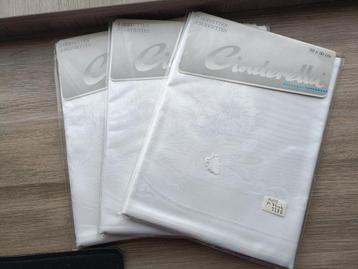 Nieuw witte servetten Cinderella  beschikbaar voor biedingen