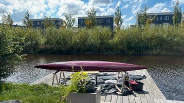 Bordeauxrode 1 persoons kano/kajak beschikbaar voor biedingen