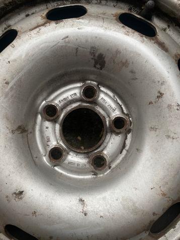Stalen Velg grijs 195/65 R15 6Jx15H2 ET38 steek 5x100 beschikbaar voor biedingen