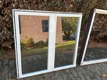 Hardhouten raam beschikbaar voor biedingen