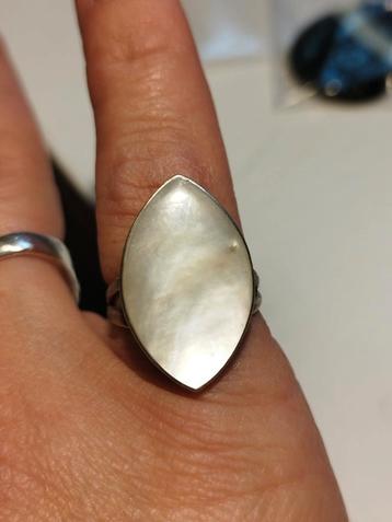 Sterling zilveren ring parelmoer  beschikbaar voor biedingen