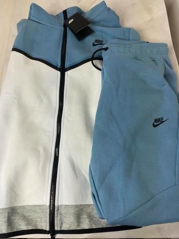 Blauw/Witte Nike Tech Fleece beschikbaar voor biedingen
