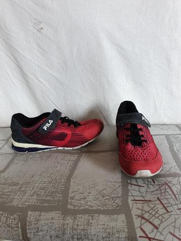 Stoere rood zwarte sportschoenen. mt 38. Merk Fila beschikbaar voor biedingen
