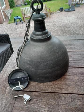 Metalen Industriele Hanglamp aan ketting beschikbaar voor biedingen