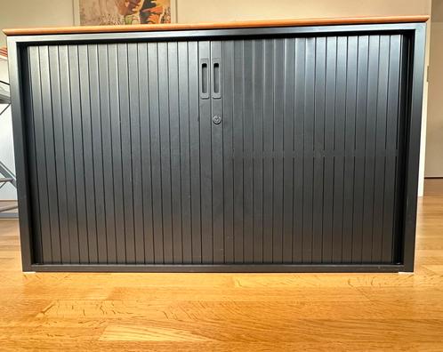 Roldeurkast zwart met slot., Huis en Inrichting, Kasten | Boekenkasten, Gebruikt, 100 tot 150 cm, 25 tot 50 cm, Metaal, Ophalen