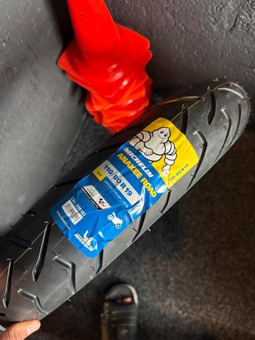 Nieuw!! Michelin anakee road 110-80-R19 beschikbaar voor biedingen