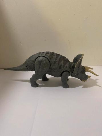 Jurassic World Dino Rivals Triceratops Dual Attack beschikbaar voor biedingen