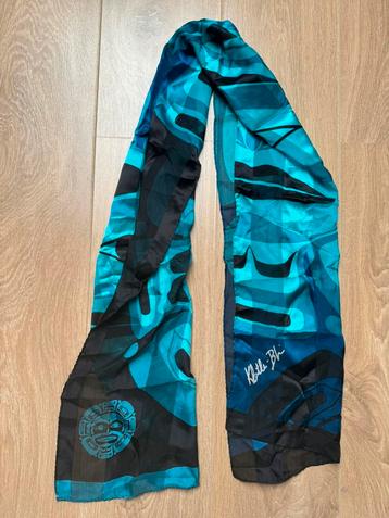 Dames sjaal blauw beschikbaar voor biedingen