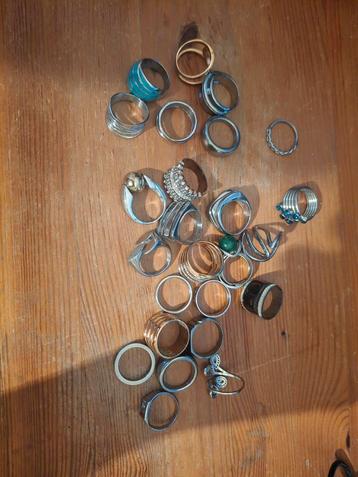 Diverse Ringen - Verschillende Maten beschikbaar voor biedingen