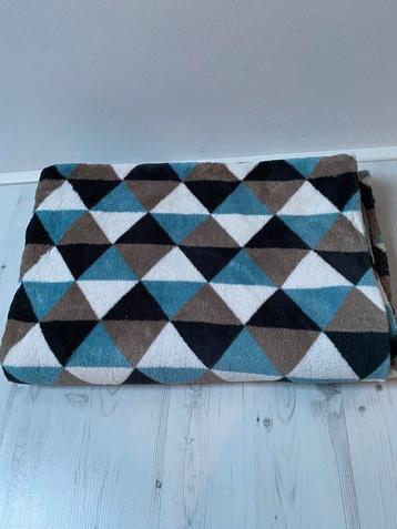 Mooi warm fleecekleed beschikbaar voor biedingen