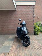 Vespa Sprint | Full option | Black on Black | 2018, Fietsen en Brommers, Scooters | Vespa, Ophalen, Zo goed als nieuw, Vespa S