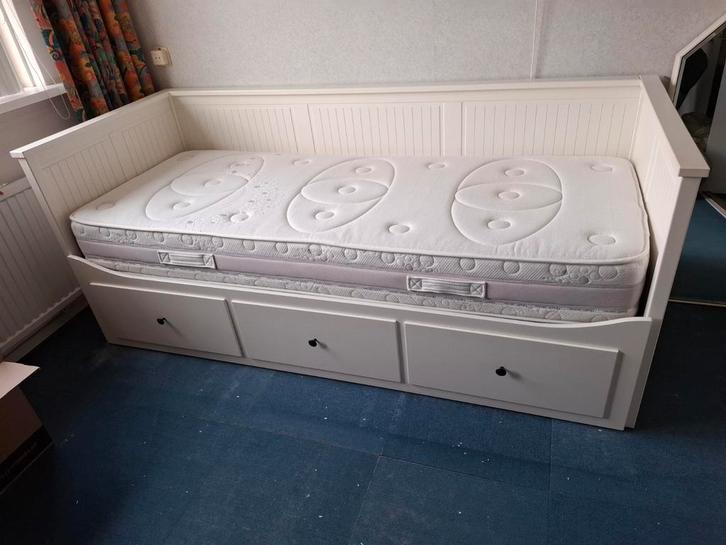 Ikea Hemnes Uitschuifbed + Matras, Huis en Inrichting, Slaapkamer | Bedden, Gebruikt, Eenpersoons, 80 cm, 200 cm, Hout, Wit, Verstelbaar