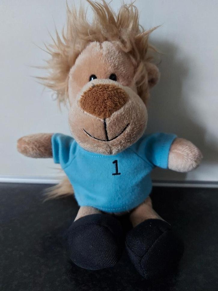 Knuffel : Voetbal Leeuw, Kinderen en Baby's, Speelgoed | Knuffels en Pluche, Zo goed als nieuw, Beer, Ophalen