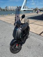 Vespa sprint e5 2021 full option, Fietsen en Brommers, Scooters | Vespa, Ophalen, Zo goed als nieuw