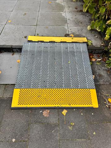 Oprijplaat metaal beschikbaar voor biedingen