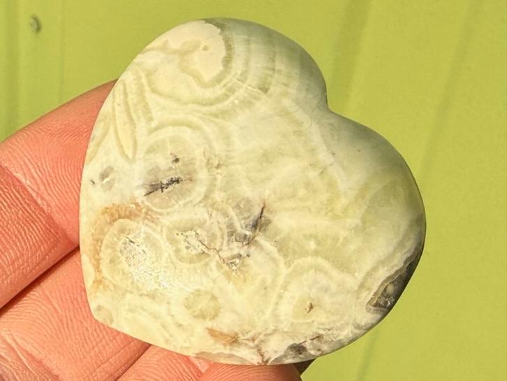 Zeegroene Aragoniet hart uit Indonesië mineralen, Verzamelen, Mineralen en Fossielen, Mineraal, Ophalen of Verzenden