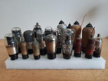 Diverse radio buizen. beschikbaar voor biedingen