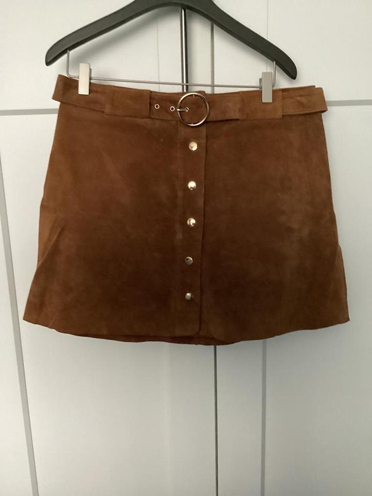 Camelkleurig suède drukknoop rokje van Zara maat L, Kleding | Dames, Rokken, Zo goed als nieuw, Maat 38/40 (M), Bruin, Boven de knie