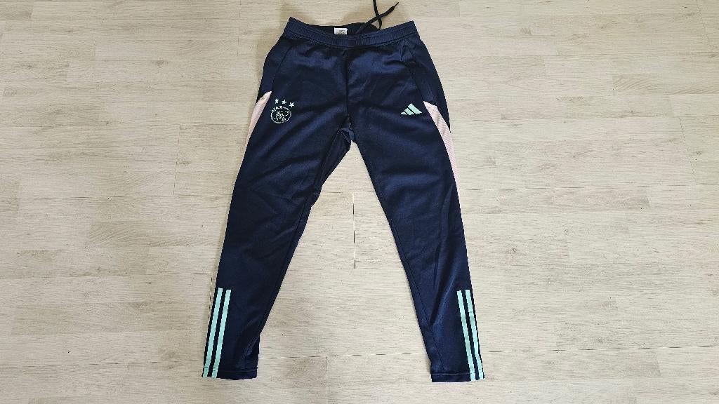 Ajax Trainingsbroek! Seizoen 23/24! Mt 176/S! NIEUW!, Kleding | Heren, Sportkleding, Ophalen of Verzenden, Nieuw, Rood, Voetbal
