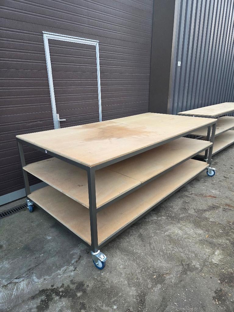 Zware mobiele werkbank 2400mmL X 1200mmB X 900mmH met plank., Ophalen of Verzenden, Gebruikt, 170 cm of meer