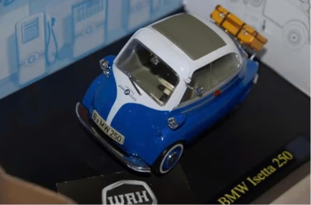 1:18 BMW ISETTA 250 blue Revell in doos WRH, Hobby en Vrije tijd, Modelauto's | 1:18, Verzenden, Zo goed als nieuw, Auto, Revell