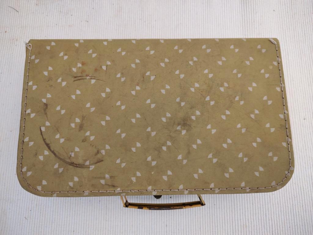 K421 VINTAGE groene jaren 70 kinder koffer geperst karton, Overige materialen, Gebruikt, -, -