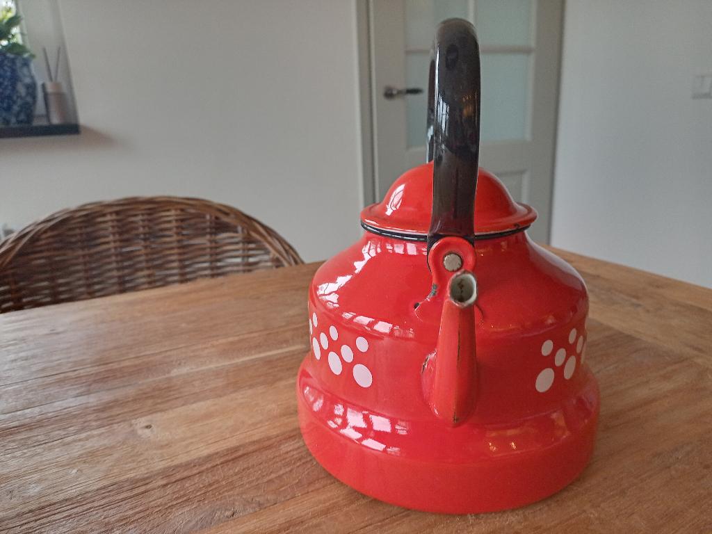 Grote rode emaille waterketel met witte stippen, Antiek en Kunst, Antiek | Emaille, Ophalen of Verzenden