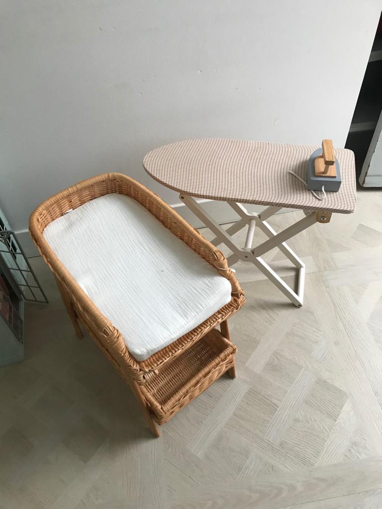 Zara speelgoed poppen commode en strijkplankje, Kinderen en Baby's, Ophalen, Gebruikt, Babypop