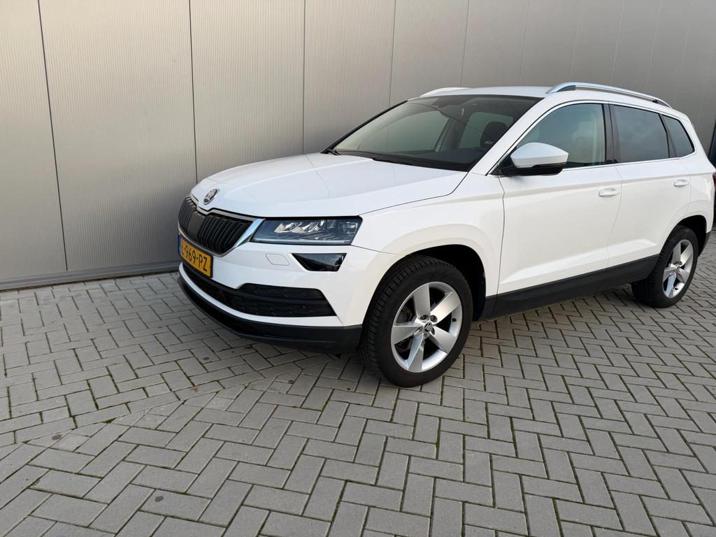 Skoda Karoq 1.5 TSI ACT Style, Stof, 4 cilinders, 150 pk, Wit