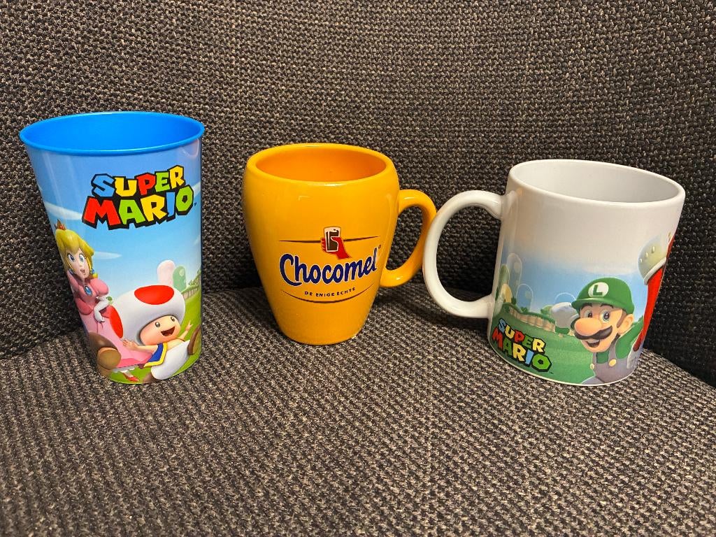 3 bekers / mokken mario chocomel, Ophalen, Gebruikt, Overige stijlen, Kop(pen) en/of Schotel(s)