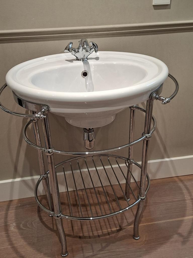 Wastafel met Chroom Onderstel en Kraan, Ophalen of Verzenden, Zo goed als nieuw, Chroom, Wastafel