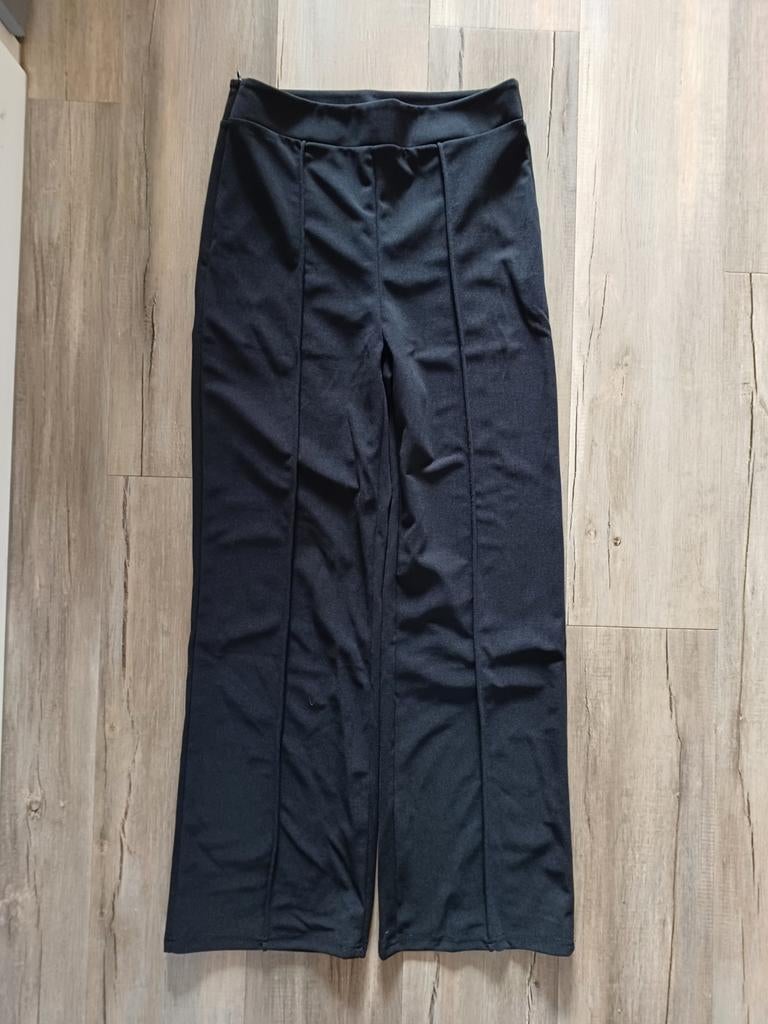 Zwarte broek met wijde pijp, Kleding | Dames, Broeken en Pantalons, Maat 38/40 (M), Zwart, Ophalen of Verzenden, Zo goed als nieuw
