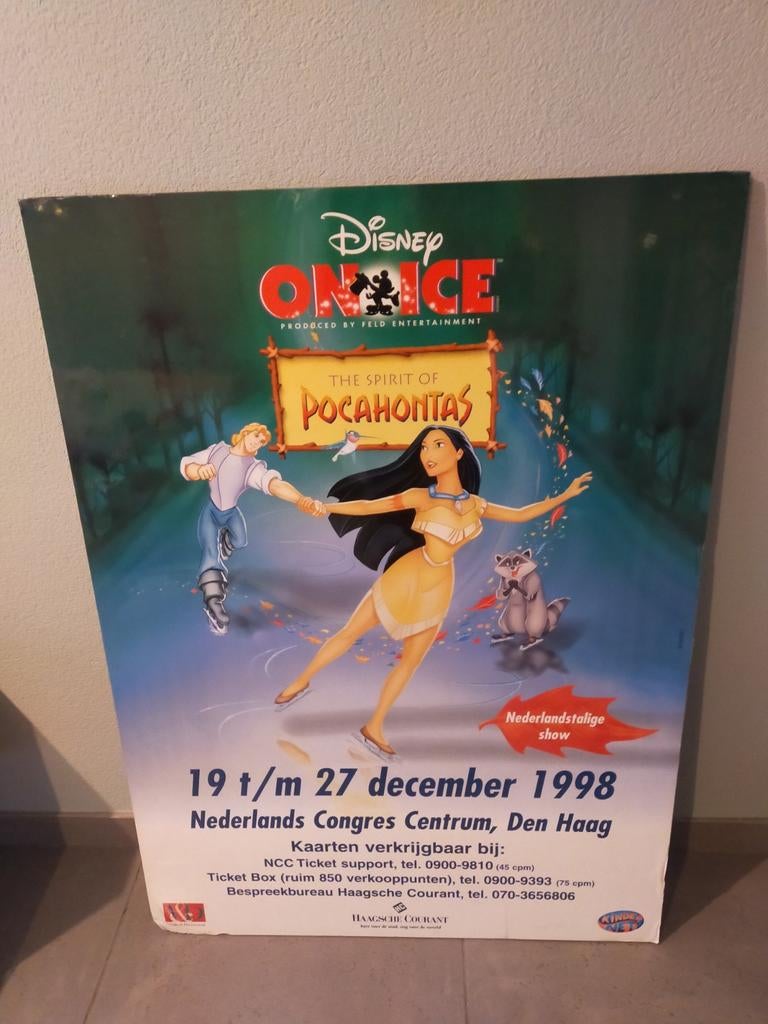 Foambord reclame Disney Pocahontas 1998 foamord (groot), Ophalen of Verzenden, Gebruikt, A1 t/m A3, Film en Tv