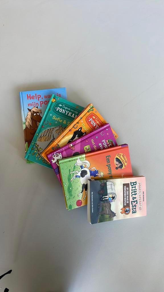 Paardenboeken met handtekening van Britt Dekker, Boeken, Ophalen of Verzenden, Gelezen, Fictie