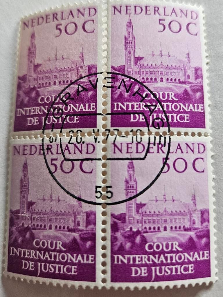 Postzegels. Blokken van 4. Cour Internationale., Ophalen of Verzenden