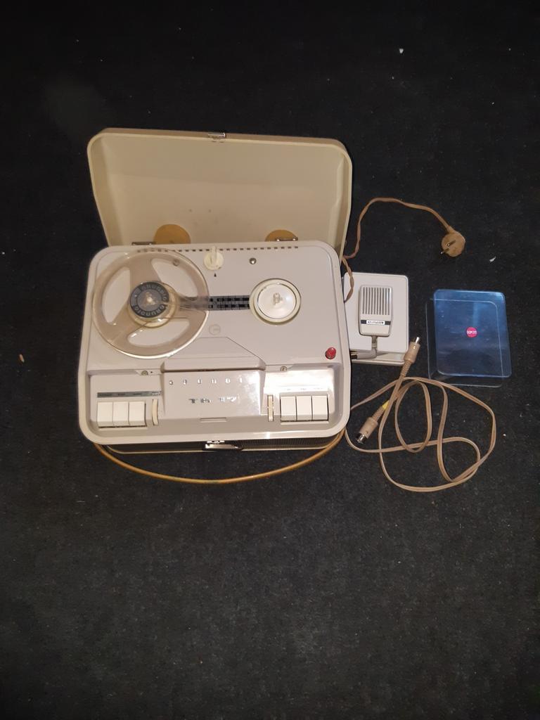 Oude bandrecorder (alleen ophalen), Audio, Tv en Foto, Bandrecorders, Ophalen, Bandrecorder
