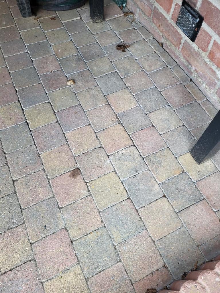 Klinkertjes 10x10x4  15 m2, en pallaside bandjes, Ophalen, Beton, Klinkers