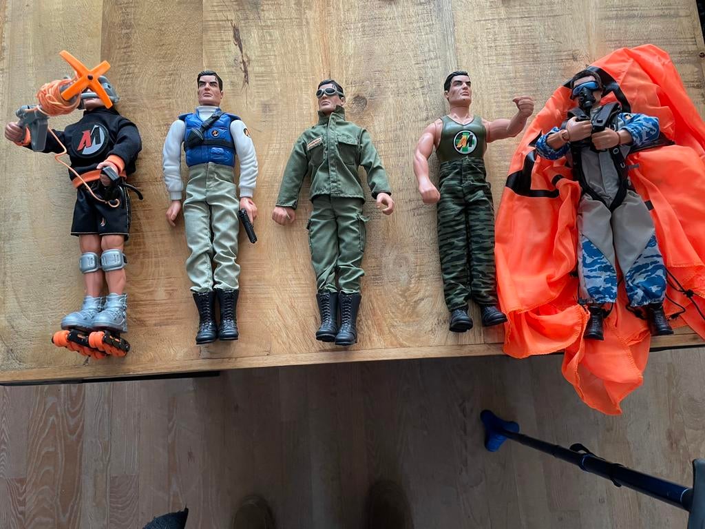 5 Action Man poppen uit de jaren 90 met accessoires, Ophalen of Verzenden, Zo goed als nieuw